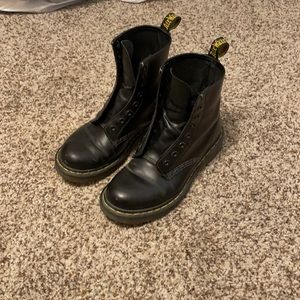 DOC MARTENS - matte black size 7